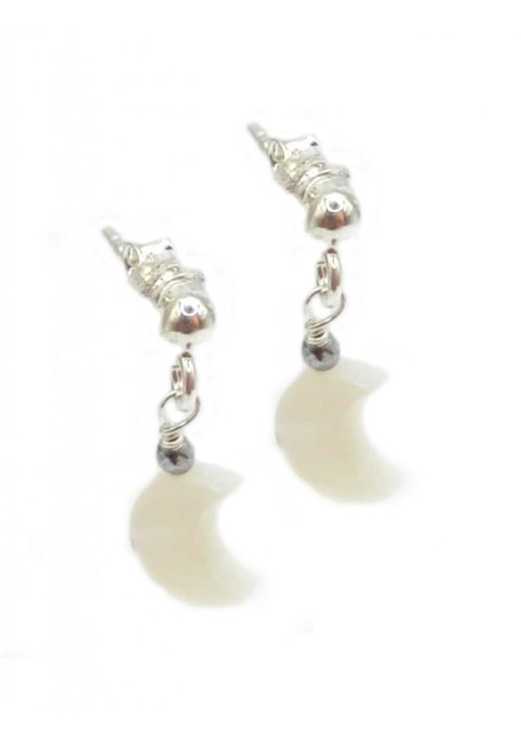 Kolczyki z masą perłową w kształcie księżyca