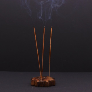 Byk - podstawka na kadzidełka z grawerem znaku zodiaku