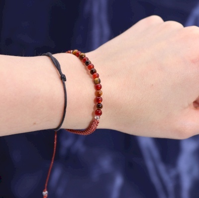 Lew - świeczka zapachowa i bransoletka z drobnych kamieni naturalnych