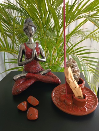 Figurka Joginki i Palo Santo