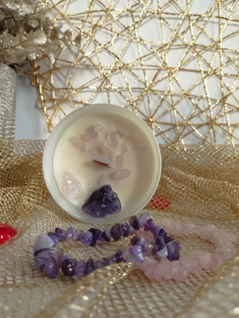 Zestaw upominkowy - świeca sojowa z kamieniami + dwie bransoletki